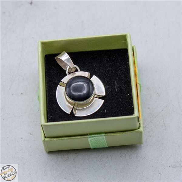 SILVER 925 & ONYX PENDANT
