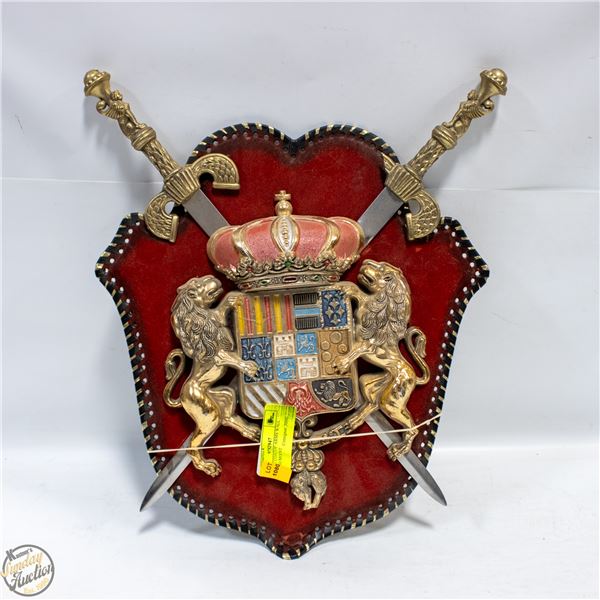 VINTAGE COAT OF ARMS WALL HANGING MOUNT
