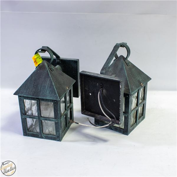 PAIR OF OUTDOOR GARAGE LIGHTS