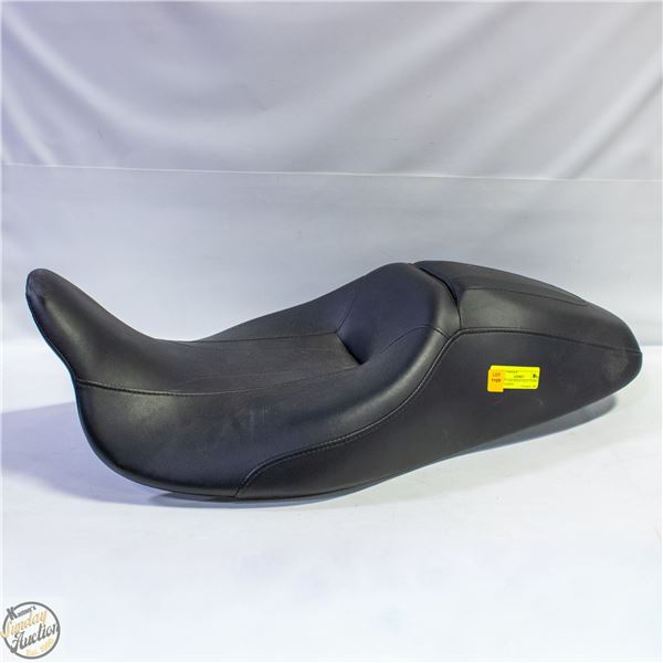 HARLEY DAVIDSON SEAT # 52000142 2 UP TOURING