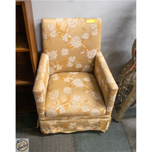 ESTATE UPHOLSTERED LIVING ROOM ARM