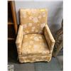 Image 1 : ESTATE UPHOLSTERED LIVING ROOM ARM