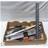 Image 1 : BOX OF LEVELS, SQUARES, SAWS