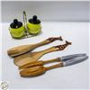 Image 1 : LOT OF DECORATED SALAD TOOLS AND CREAM AND SUGAR