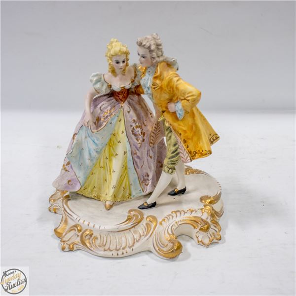 VINTAGE CAPODIMONTE STYLE FIGURINE MADE IN ITALY