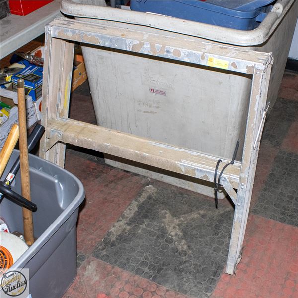 ALUMINUM STEP LADDER/SAW HORSE