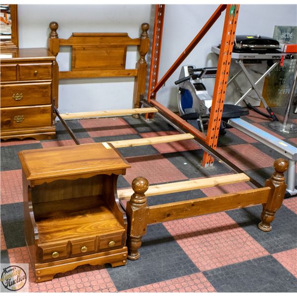 VINTAGE WOODEN SINGLE/TWIN SZ BEDFRAME