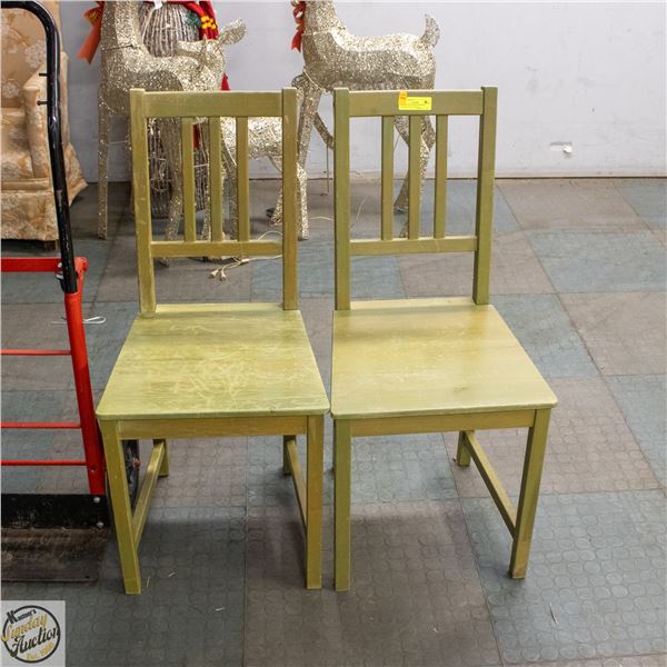 PAIR OF SOLID WOOD DINING CHAIRS RUSTIC DESIGN