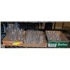 Image 1 : ESTATE SHELF COLLECTION OF CRYSTAL &