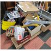 Image 1 : PALLET OF ESTATE ITEMS ASSORTED ALL TOGETHER