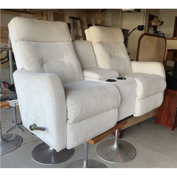La-Z-Boy Reclining Loveseat with Centre Console and Two Cupholders, Mechanical Recliners