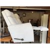 Image 3 : La-Z-Boy Reclining Loveseat with Centre Console and Two Cupholders, Mechanical Recliners
