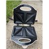 Image 5 : Kitchen Small Appliances, Utensils, Baskets, Can Opener, Knives, Slow Cooker