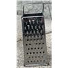 Image 9 : Kitchen Small Appliances, Utensils, Baskets, Can Opener, Knives, Slow Cooker