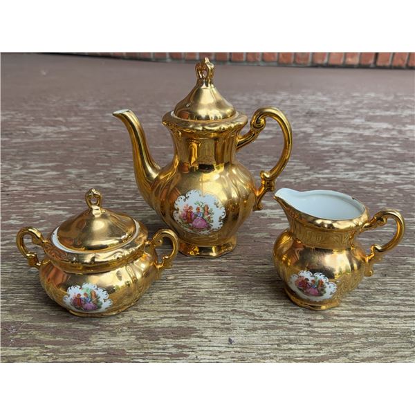 Gold Gilt Japanese Porcelain Tea Set: Teapot, Sugar Bowl, Creamer, Courting Scene