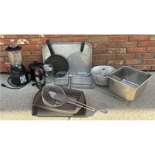 Waring NuBlend Blender, Black+Decker Grinder, Baking, Cookware, Kitchenware Lot
