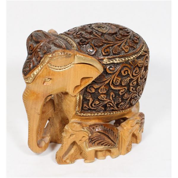 279 1900's Wood Carved Elephant Statue