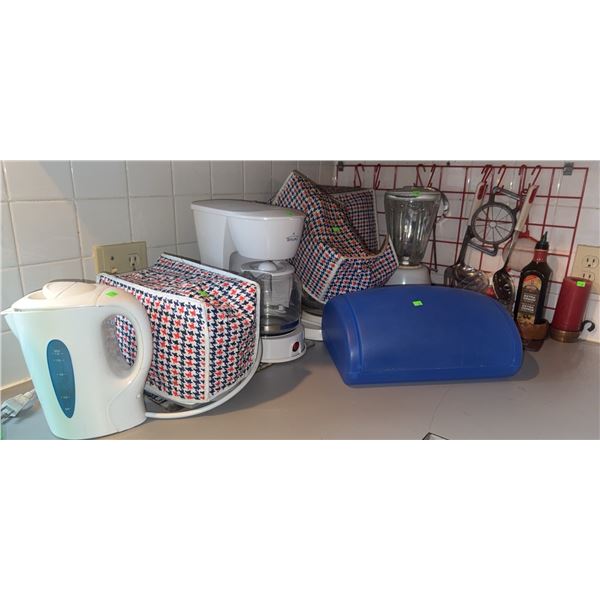 Sunbeam Mixer, Rival Coffee Pot, Black+Decker Toaster, Kettle, Blender, Food Processor Lot