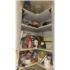 Image 4 : Baking Pans, Kitchen Tools, and Bakeware Lot