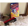 Image 4 : Vintage Festival Ware, Trinkets, Costume Jewelry, Linens, Decorative Items Lot