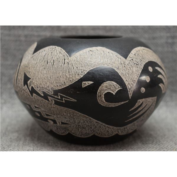 SANTA CLARA POTTERY JAR (DAN TAFOYA)