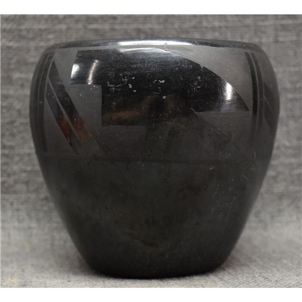 SANTA CLARA POTTERY JAR (SIGNED)
