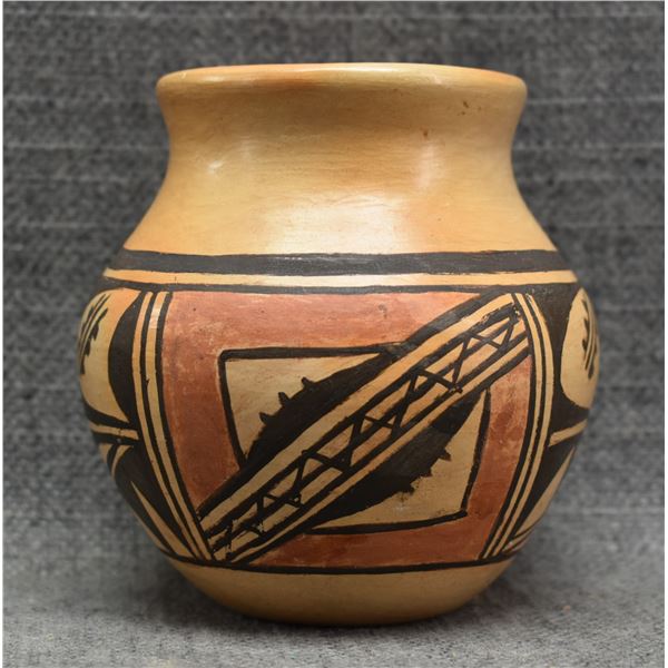 HOPI POTTERY JAR (LUCY NAHEE)