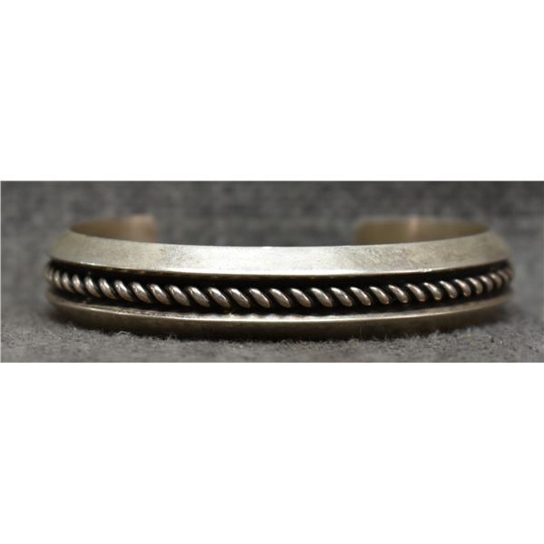 NAVAJO BRACELET (SIGNED)