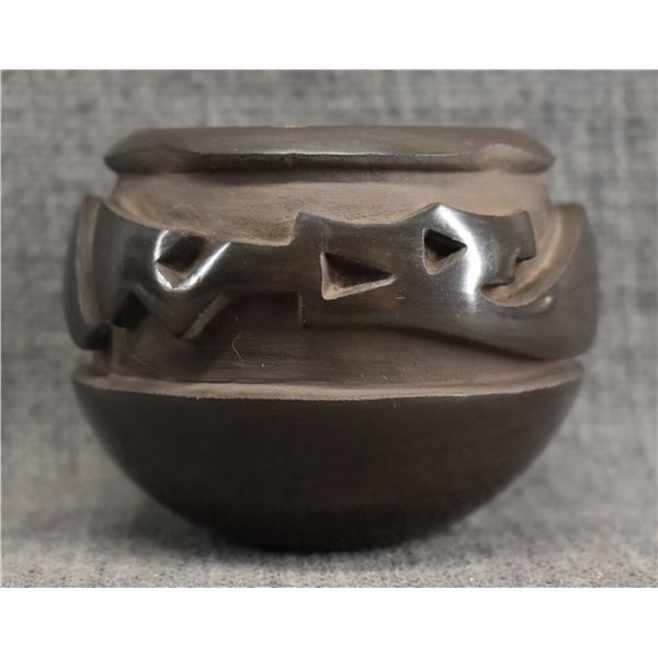 SANTA CLARA POTTERY BOWL (MARVIN AND DELORES MOQUINO)