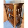Image 2 : Mission-Style Oak Side Table With Drawer