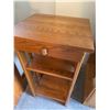 Image 3 : Mission-Style Oak Side Table With Drawer
