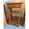 Image 5 : Mission-Style Oak Side Table With Drawer