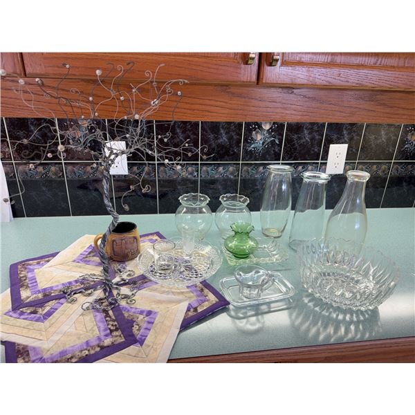 Decorative wire tree sculpture and glass lot
