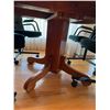 Image 8 : Oak Pedestal Dining Table with 4 Caster Chairs