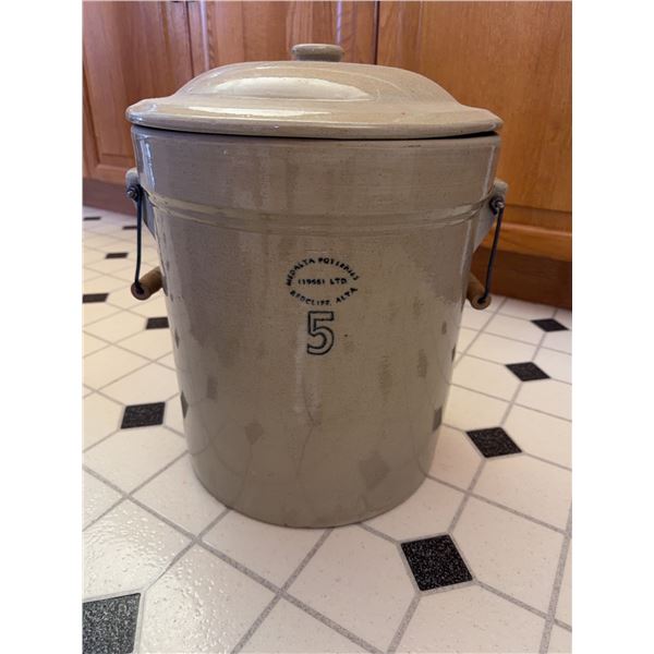 Medalta potteries 119661 LTD red cliff, Alberta Stoneware 5 Gallon Crock