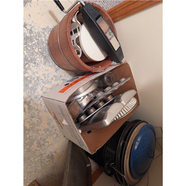 Kitchen Bakeware, Ice Cream Maker, Enamel Pots