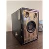 Image 6 : 3 Vintage Cameras: Bell & Howell, Brownie