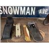 Image 3 : Snowman Ave Sign, Knives, Planter, Wood Figure
