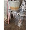 Image 2 : Salvaged Architectural and Garden Items