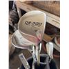 Image 7 : Wilson Golf Club Set With Bag and Golf Balls