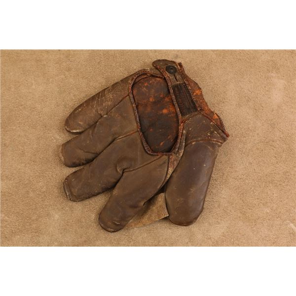 Antique 1920s Winchester Repeating Arms 9.5" Split-finger Padded Leather Baseball Fielder's Glove
