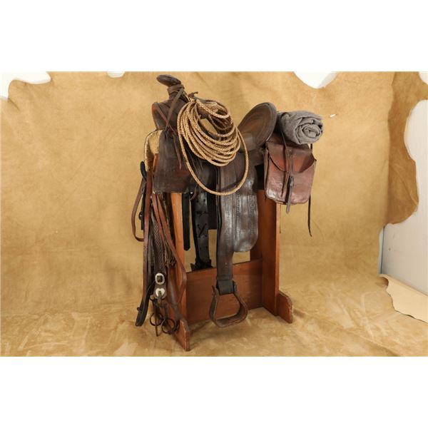 Antique 1880s Island City Saddlery Roper Single Cinch Saddle With Saddlebags, Lariat & Blanket