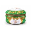 Image 4 : Sèvres Porcelain Jewelry Box with Hand-Painted Cherubs, Gilded Accents, Green and White Design