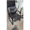 Image 1 : BLACK SLED BASE CLIENT CHAIR