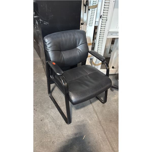 BLACK SLED BASE CLIENT CHAIR