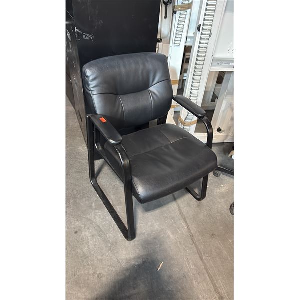 BLACK SLED BASE CLIENT CHAIR