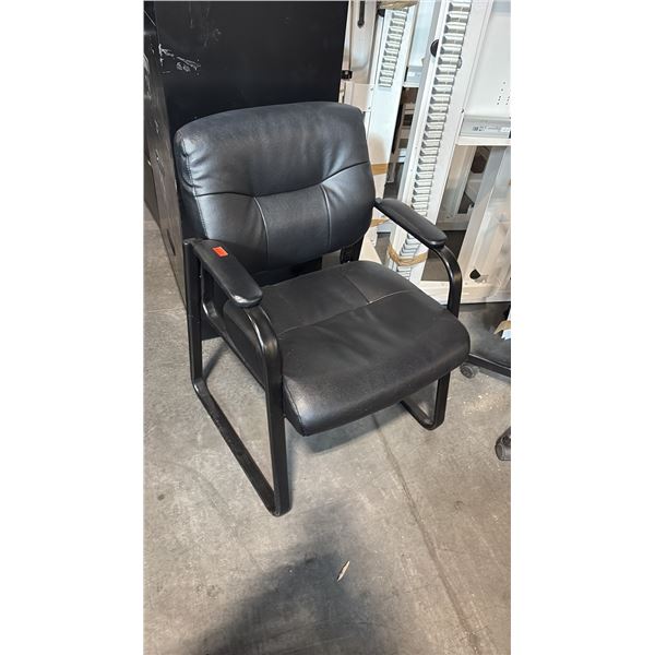 BLACK SLED BASE CLIENT CHAIR