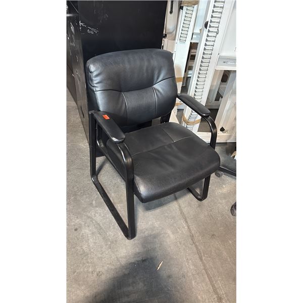 BLACK SLED BASE CLIENT CHAIR