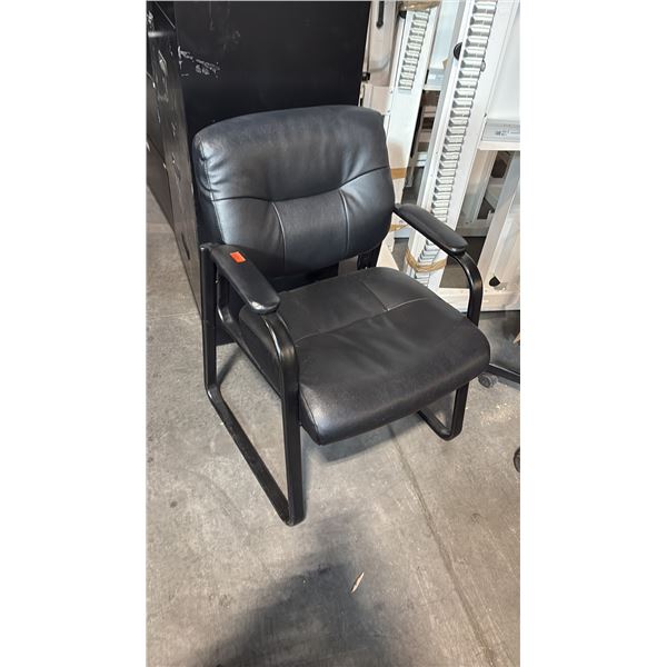 BLACK SLED BASE CLIENT CHAIR