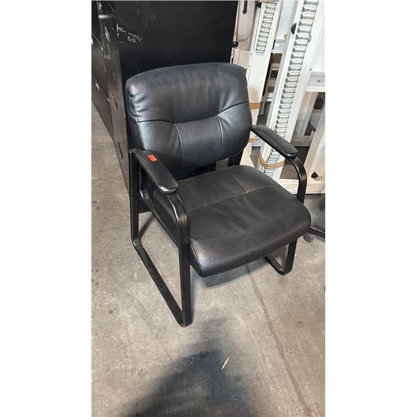 BLACK SLED BASE CLIENT CHAIR
